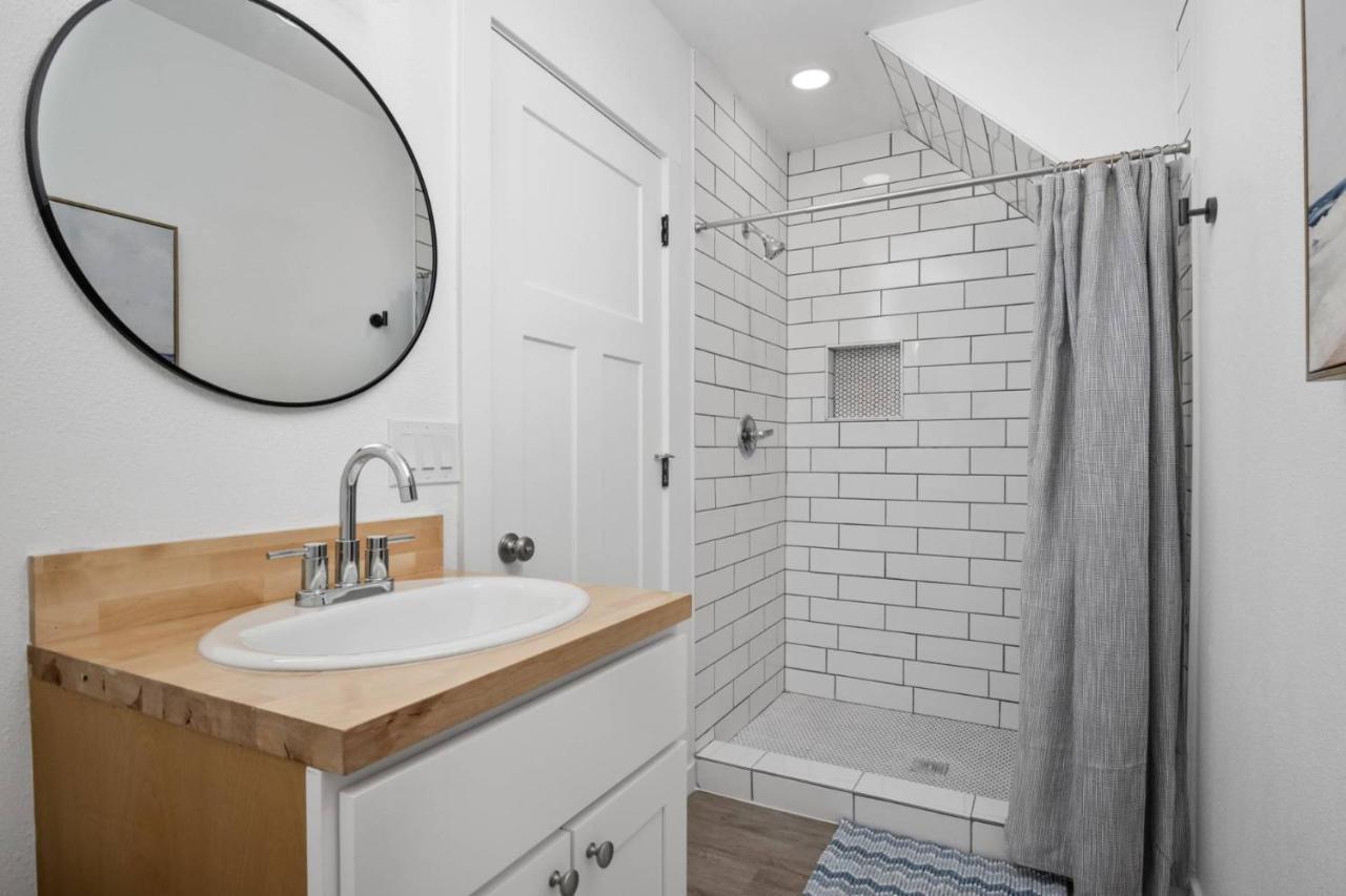 Ocean Rogue Inn Unit 12 Рокуэй-Бич Экстерьер фото